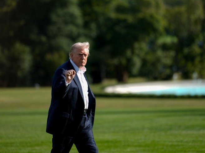 Трамп: Пентагон да уведе војску у борби против "Антифе"