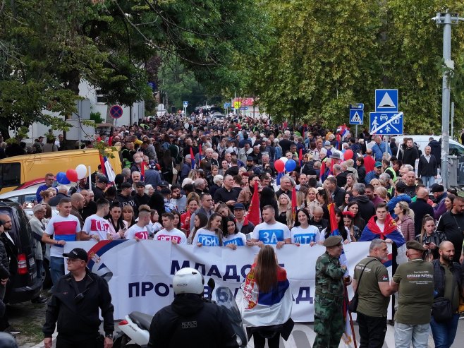 Скупови грађана против блокада на више од двеста локација, окупљени испред РТС-а упутили три захтјева