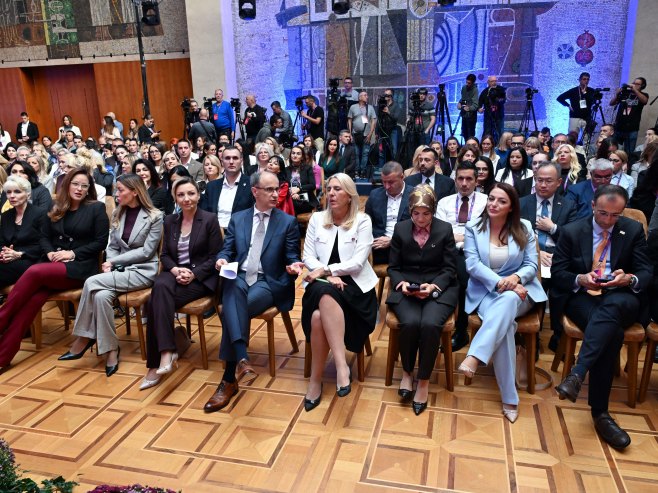 Мацут: Цвијановићева је симбол жене на највишој државној позицији
