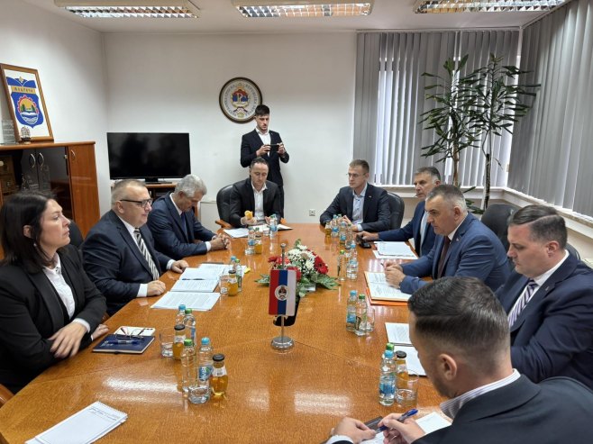 Минић у Модричи - о развоју и унапређењу инфраструктурних пројеката, водоснабдјевању, изградњи школе