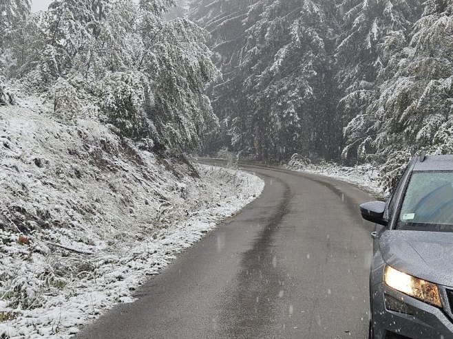 Снијег, путеви (фото:TANJUG/ BRANKO LUKIĆ/ bs) - 