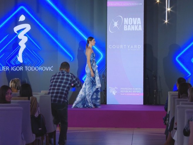 Змијањски вез у гламуру Игора Тодоровића (ВИДЕО)