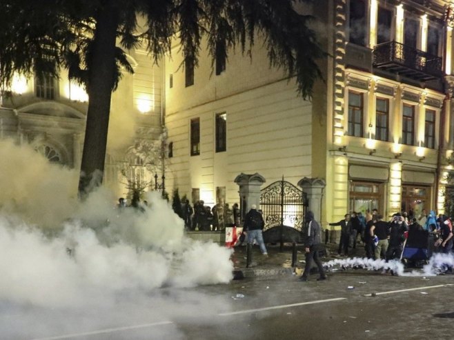 Повријеђено 14 полицајаца у Тбилисију