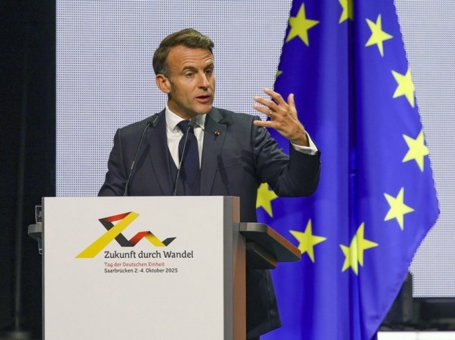 Француски парламент одбио да разматра питање опозива Макрона