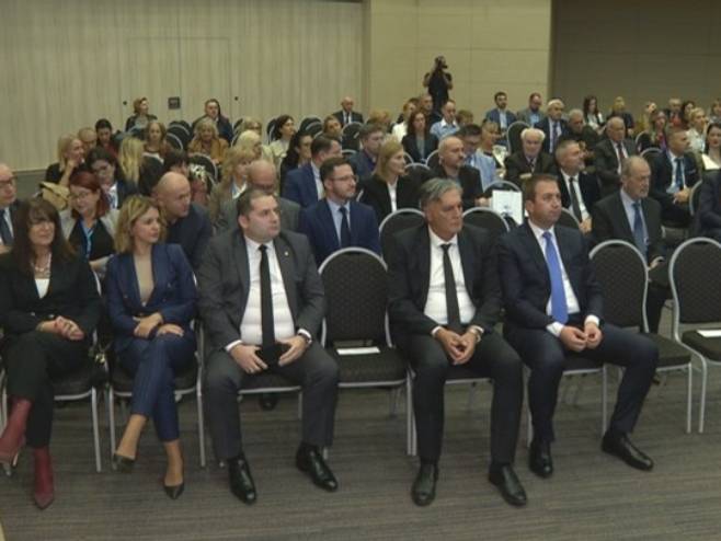 Октобарски правнички дани у Теслићу: Случај предсједника Српске доказ да је правна наука у одређеном хаосу