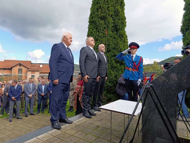 Минић и Егић у Мркоњић Граду; Обиљежaвање 30 година од агресије на 13 западнокрајишких општина (ФОТО)