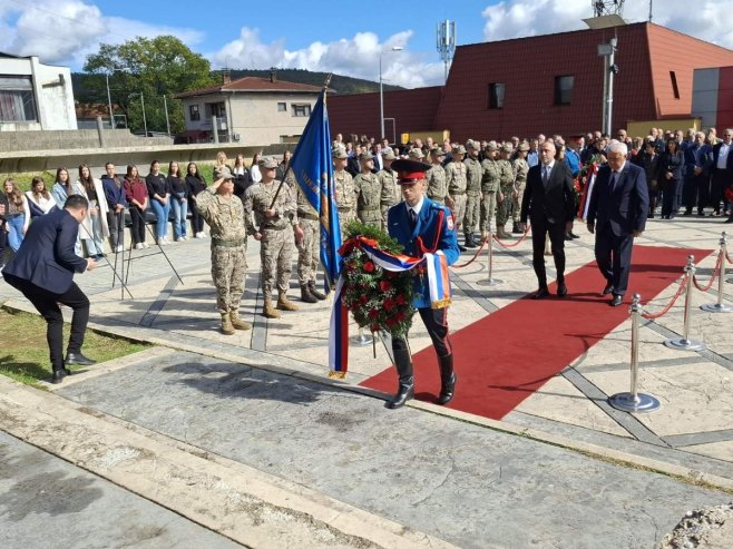 Polaganje vijenaca (Foto: RTRS)