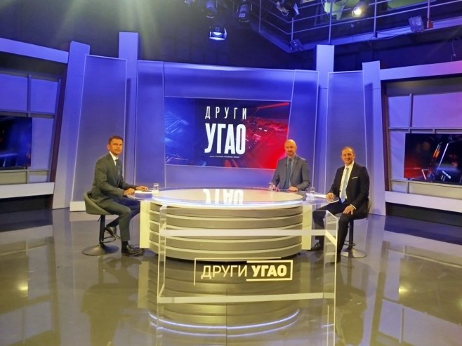Други угао: Власт и опозиција - како одговорити на притиске?