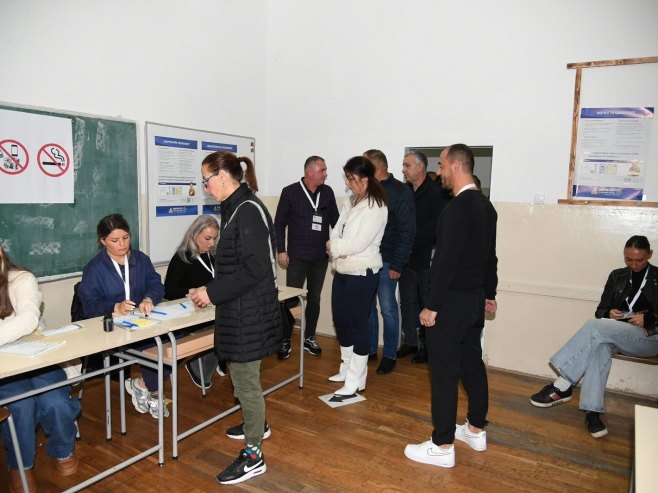 Српска листа остварила запажене резултате; Огромна излазност у српским срединама показатељ да је Србима доста свега