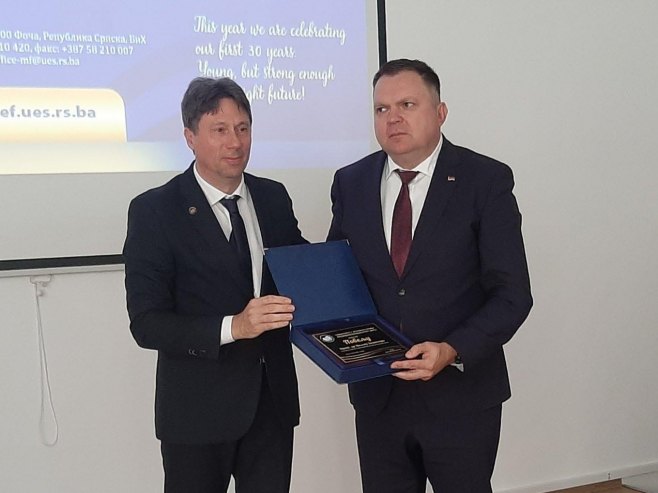 Будимиру уручено признање Медицинског факултета у Фочи; Факултет један од најбољих у свим српским земљама