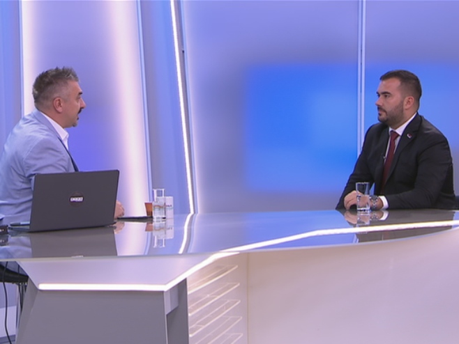 Зељковић: Родитељи у проблему, средстава у буџету града има, а Станивуковић важну сједницу напушта прије краја