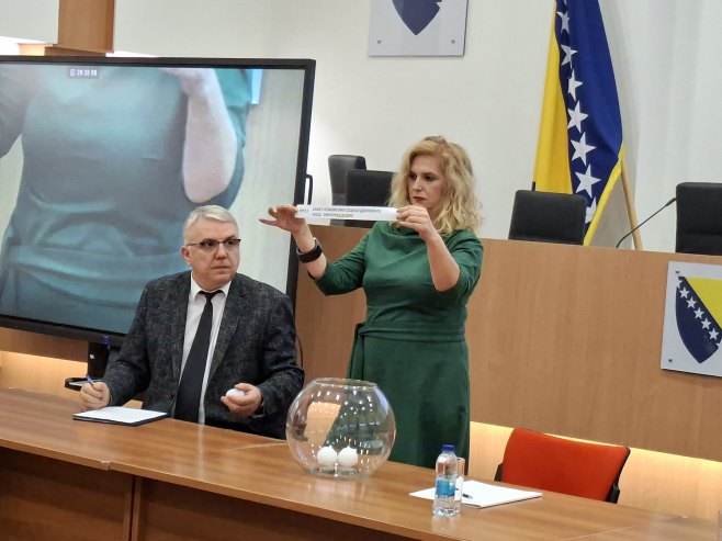 Завршено жријебање ЦИК-а БиХ: Погледајте редослијед политичких субјеката на гласачком листићу