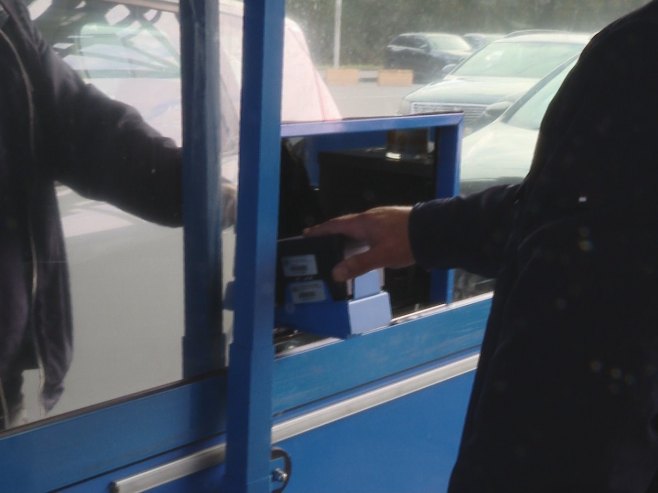 Километарске колоне ка граничним прелазима због новог система и празника