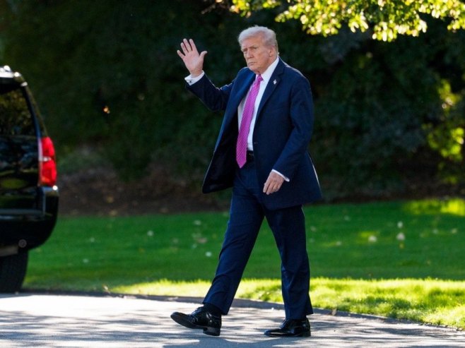 Трамп: Уништена подморница са дрогом на путу ка Америци