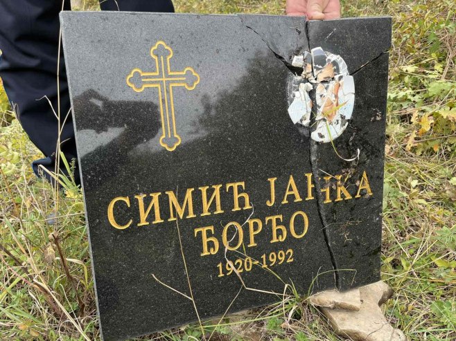 Разбијен споменик на православном гробљу у селу код Какња