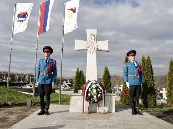 Положен вијенац на војничком гробљу у Миљевићима (Фото: РТРС)