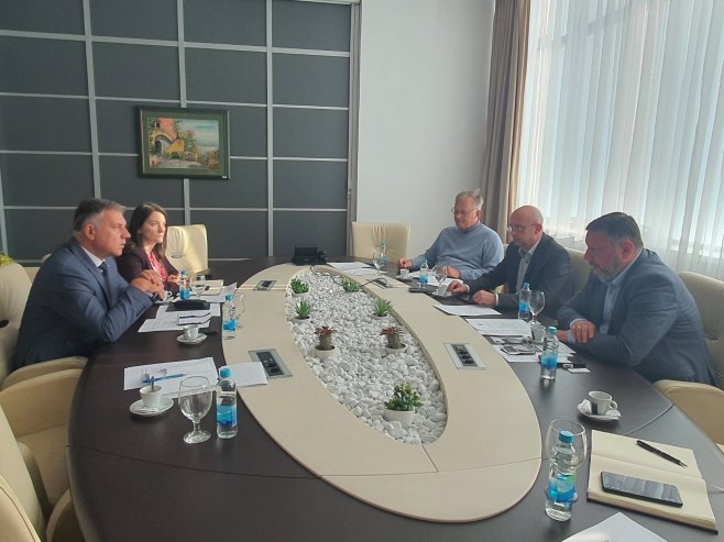 Унаприједити практичну наставу у сарадњи са Унијом послодаваца