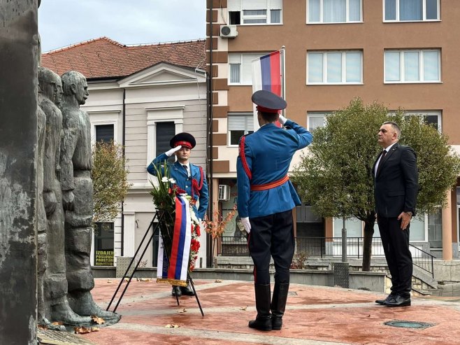 Минић у Дервенти положио вијенац код Централног спомен-обиљежја погинулим борцима ВРС; Састанак са Жунићем (ВИДЕО)