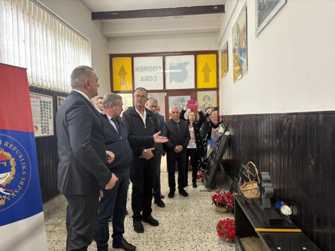 Minić posjetio Spomen sobu (Foto: RTRS)