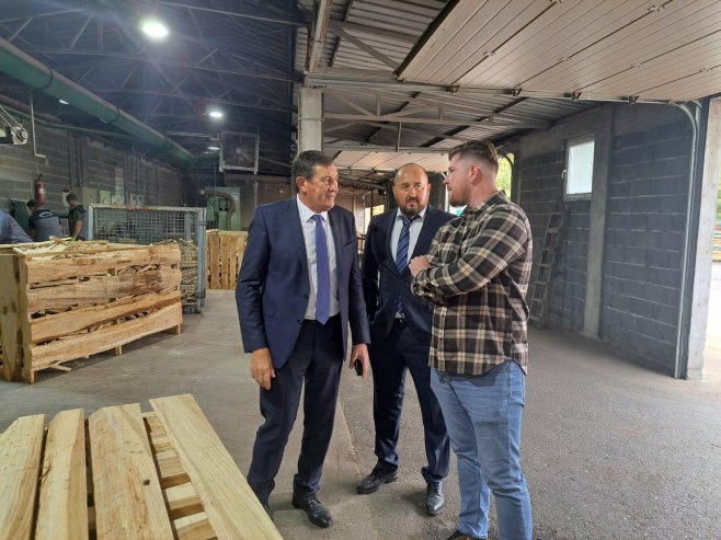 Митровић посјетио фирму "Пећић комерц"