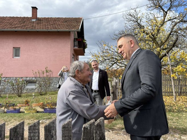 Минић посјетио породично домаћинство Милојевић (ФОТО/ВИДЕО)