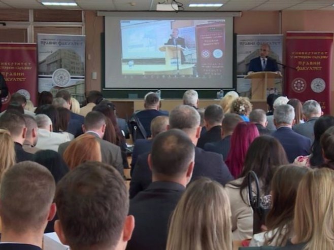 Пале: Научни скуп - политичко правна ситуација у БиХ, односно селективна примјена Дејтона Пале: Научни скуп - политичко правна ситуација у БиХ, односно селективна примјена Дејтона