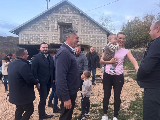 Каран у посјети вишечланој породици на Мањачи - будућност Српске у сигурним рукама