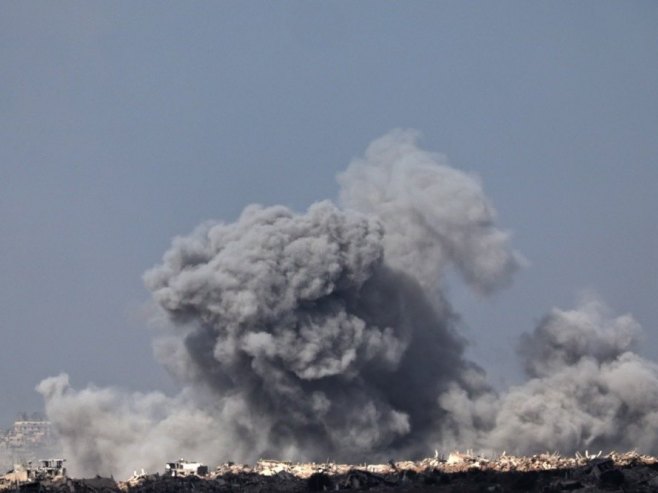 Израелска војска извела серију напада на Газу (ВИДЕО)