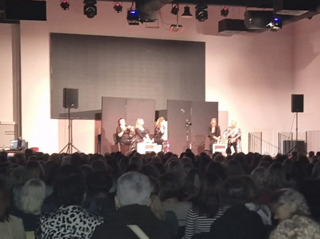 Бањалука: Пуна сала и одушевљење публике на мјузиклу "Веселе девојке"