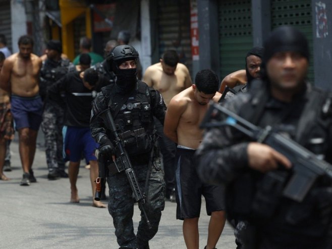 Најмање 64 особе погинуле у размјени ватре између полиције и банде у Бразилу (ВИДЕО)