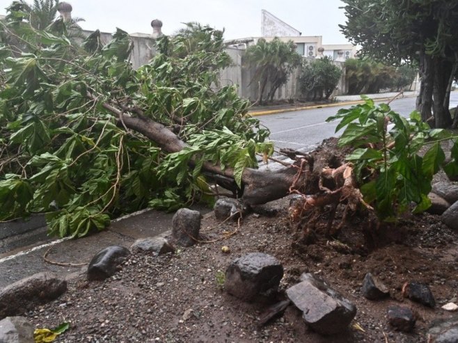 Ураган Мелиса погодио Кубу, више од 700.000 људи евакуисано