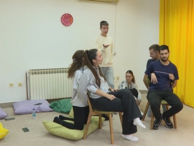 Школа глуме и говора студио Јазавац - прича о талентованим, маштовитим и вриједним полазницима