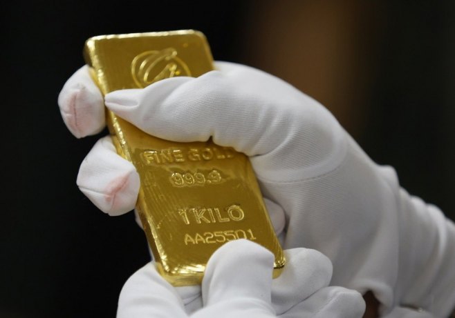 Цијене злата данас пале за 0,3 одсто на 4.011,60 долара по унци