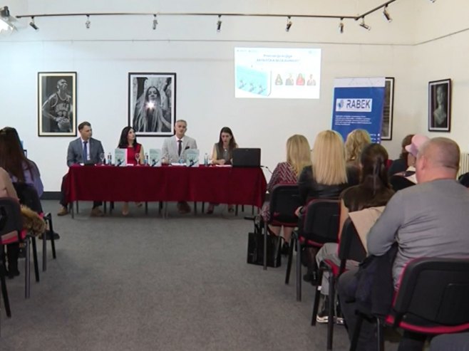 У Добоју представљена књига "Еколошка безбједност" У Добоју представљена књига "Еколошка безбједност"