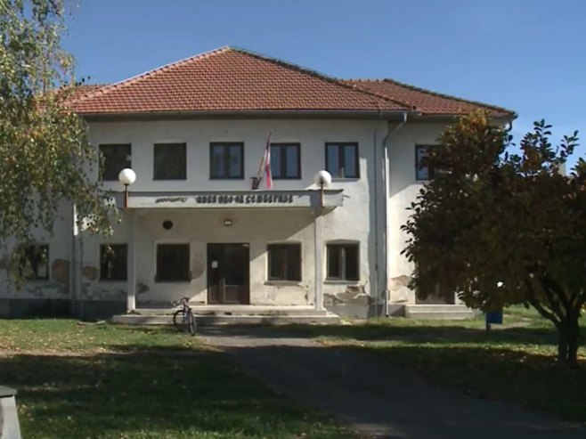 Попови код Бијељине и даље без уређеног Дома културе (ВИДЕО) Попови код Бијељине и даље без уређеног Дома културе (ВИДЕО)