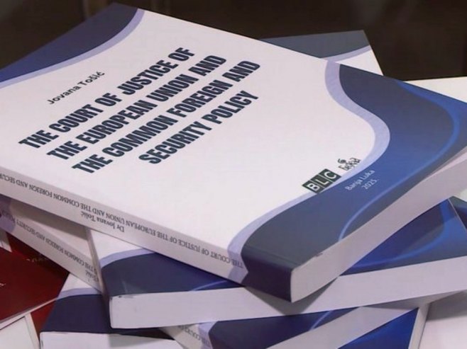 Прва књига младе и успјешне Бањалучанке Јоване Тошић представљена на београдском Сајму књига (ВИДЕО) Прва књига младе и успјешне Бањалучанке Јоване Тошић представљена на београдском Сајму књига (ВИДЕО)