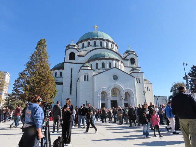 Патријарх Порфирије у Храму Светог Саве служи парастос страдалима у Новом Саду (ФОТО)
