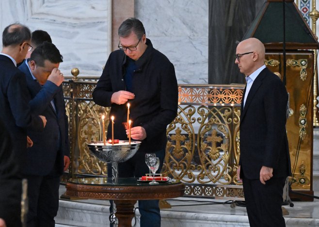 Вучић: У овом тужном тренутку важно да Србија буде уједињена