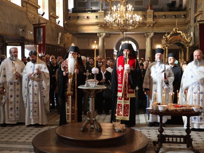 Патријарх Порфирије у Храму Светог Саве служио парастос страдалима у Новом Саду (ФОТО/ВИДЕО)