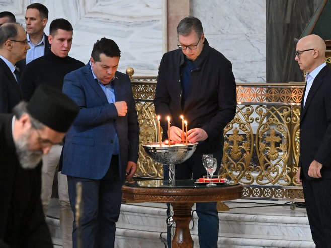Вучић: Без тешких ријечи и подјела, у тишини упутимо молитву за страдале