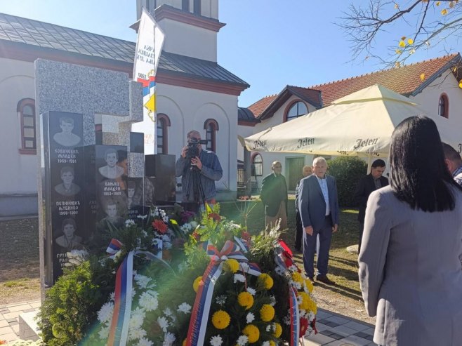 Помен у Горњој Пискавици Помен у Горњој Пискавици - Фото: СРНА