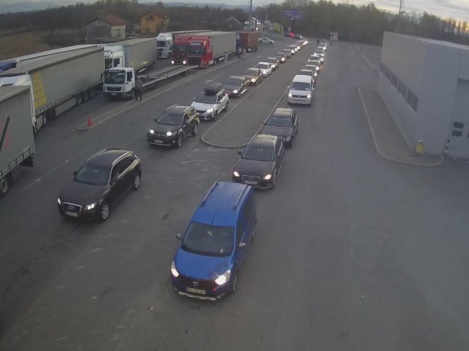 Дужа чекања на граничним прелазима ка Србији и Хрватској