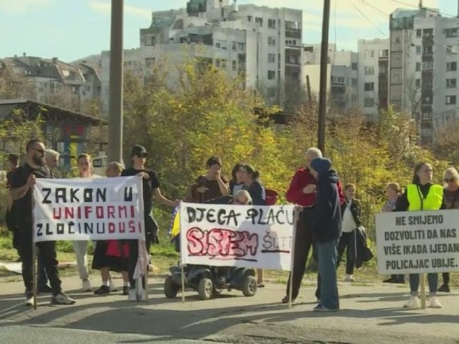Протести грађана у Тузли: Због случаја сексуалног искориштавања малољетница затражили оставке у полицији