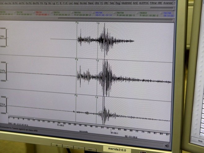 Најмање 20 људи погинуло у земљотресу у Авганистану (ВИДЕО)