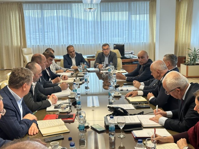 Састанак Ђокића са представницима Електропривреде Српске, РиТЕ Угљевик и Гас Реса