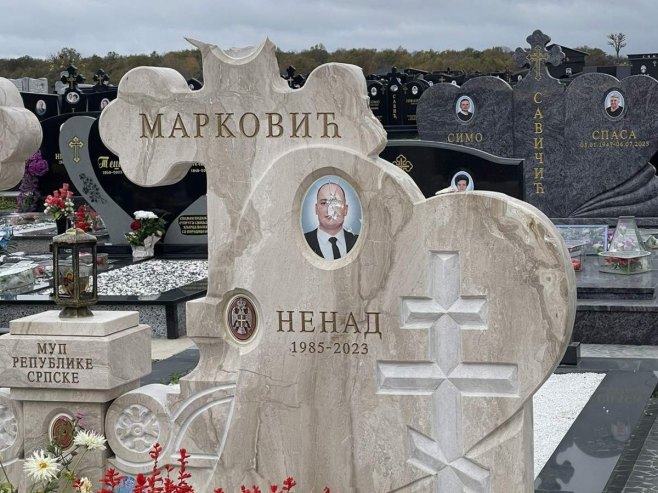Оскрнављен споменик Ненаду Марковићу - Фото: СРНА