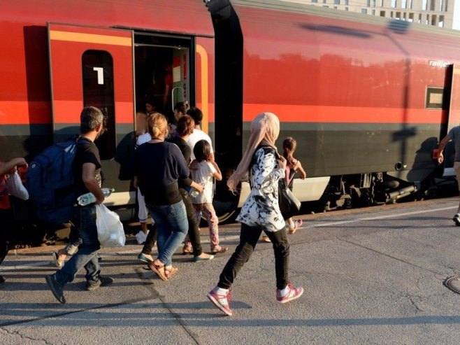 Држављанин Летоније пријетио путницима у возу у Аустрији Држављанин Летоније пријетио путницима у возу у Аустрији