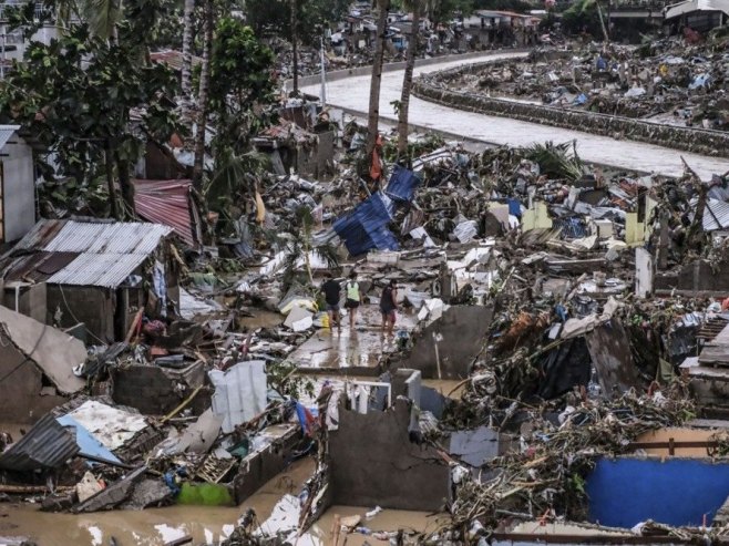 Број страдалих у удару тајфуна на Филипинима попео се на 39