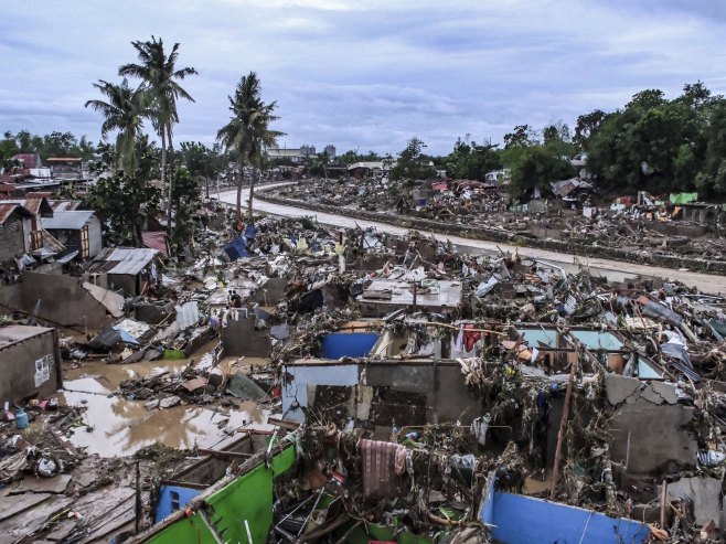 Број жртава тајфуна Калмеги на Филипинима порастао на 66 (ВИДЕО)