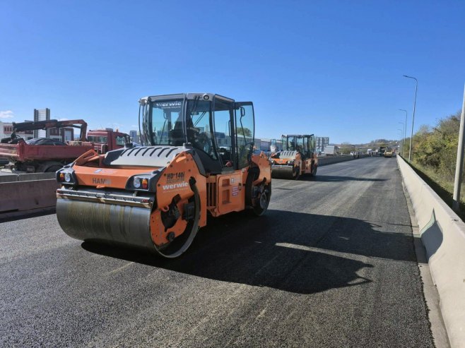Почело постављање асфалта на путу Клашнице-Бањалука